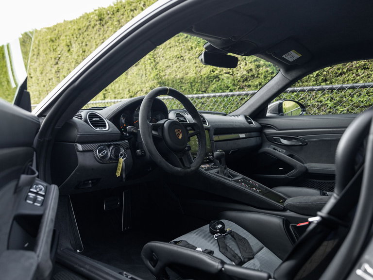 Porsche 718 Cayman GT4 RS
