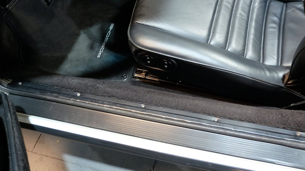 Porsche 911 Carrera 3.2 (US)