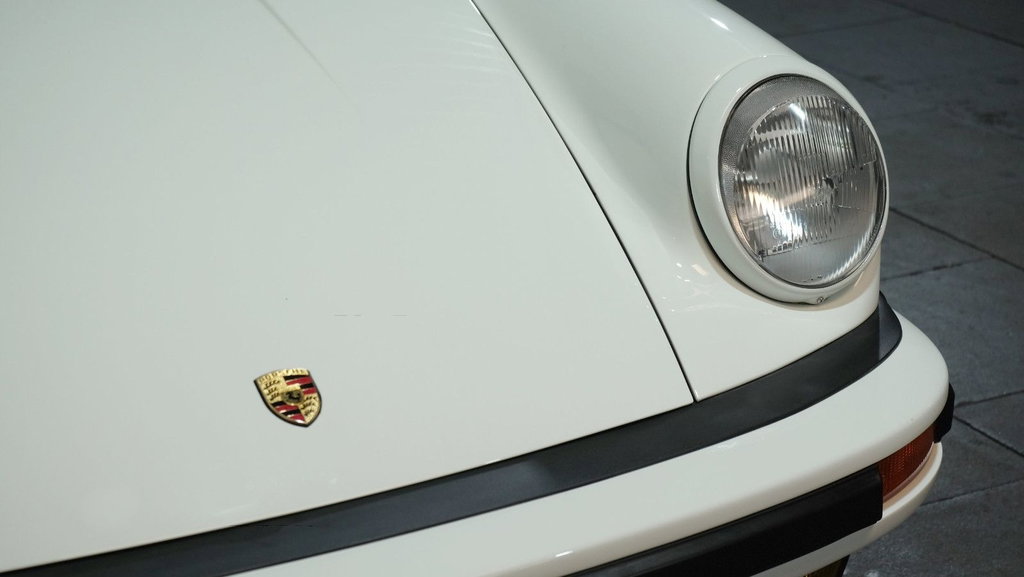 Porsche 911 Carrera 3.2 (US)