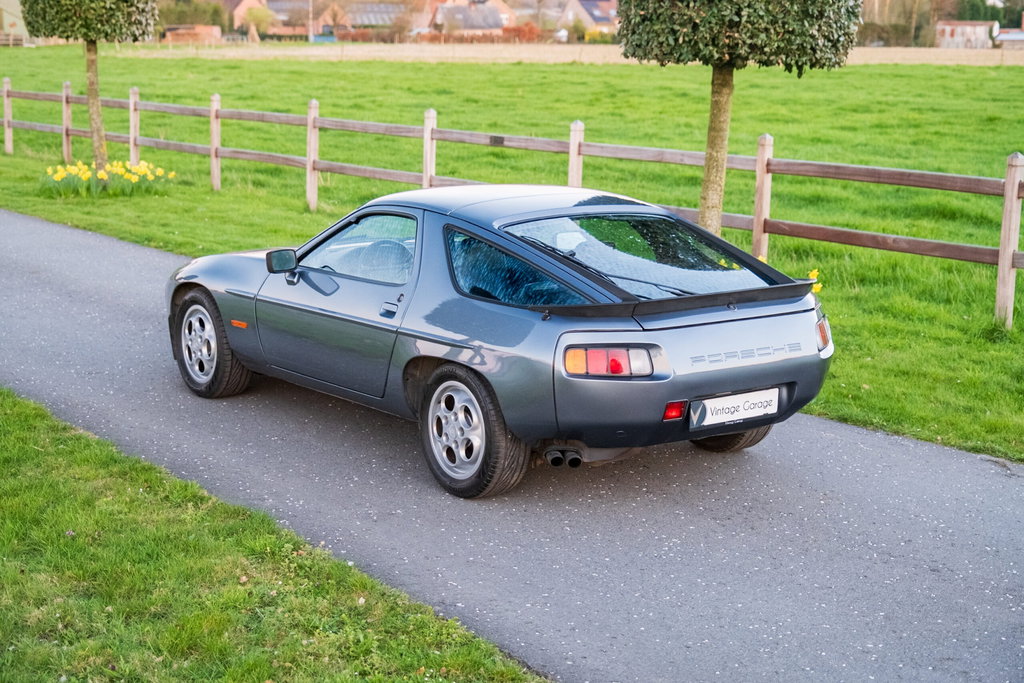 Porsche 928 S