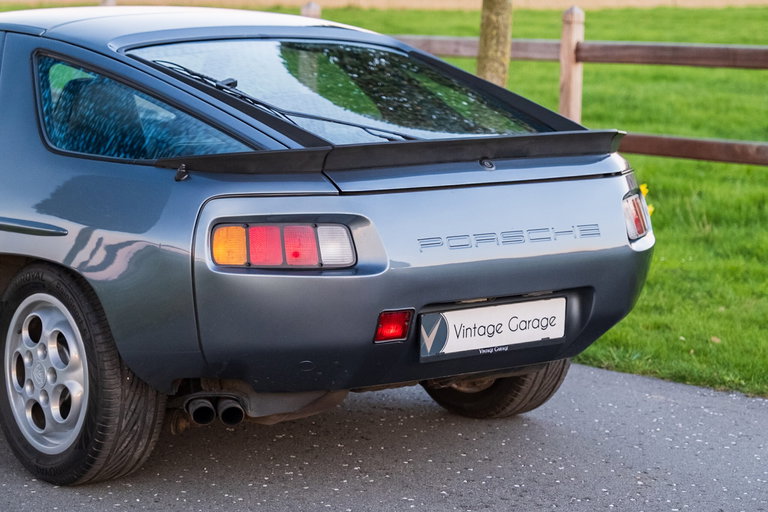 Porsche 928 S