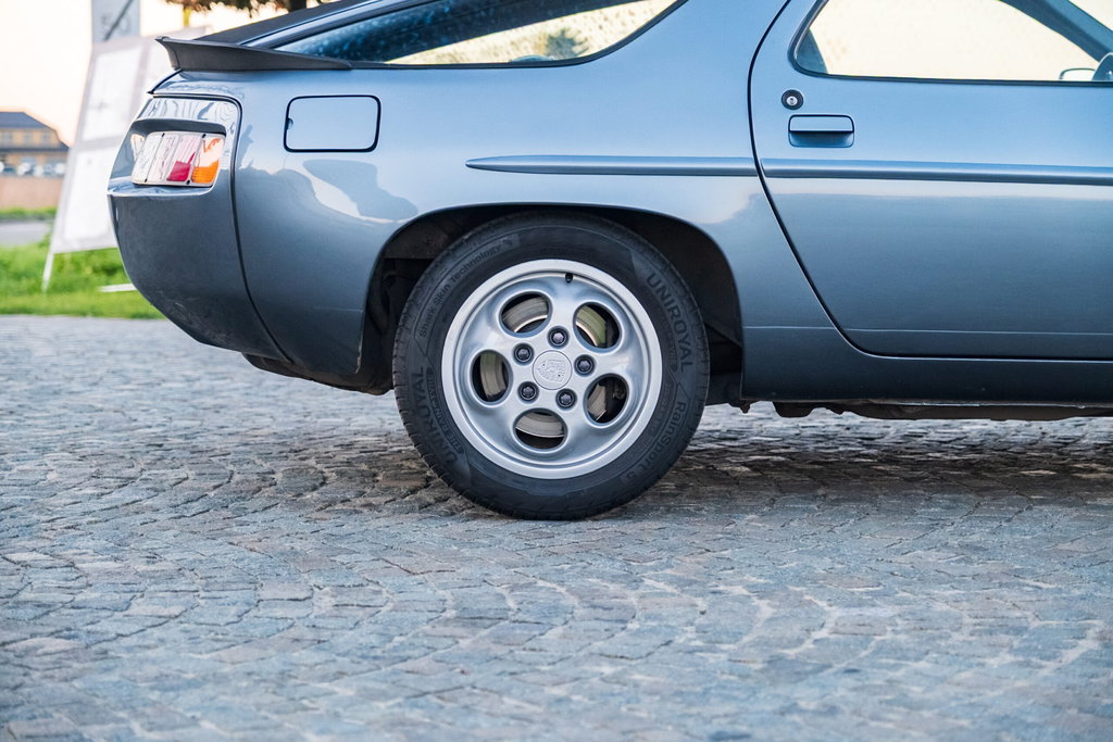 Porsche 928 S
