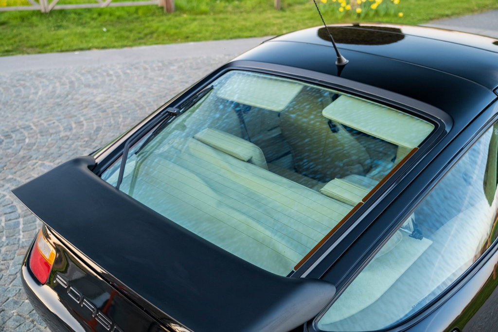 Porsche 928 S4