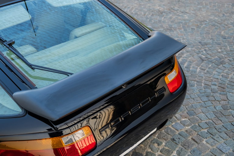 Porsche 928 S4