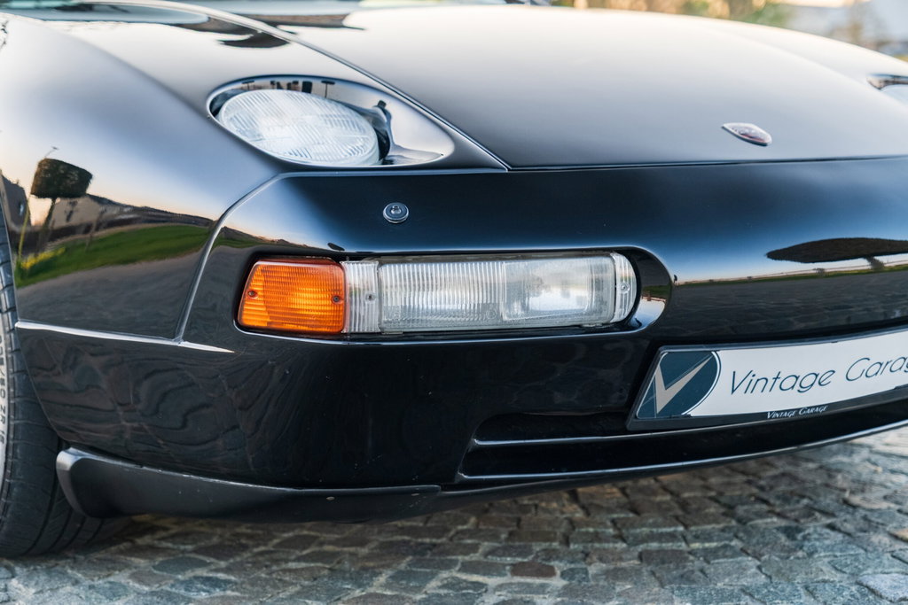 Porsche 928 S4