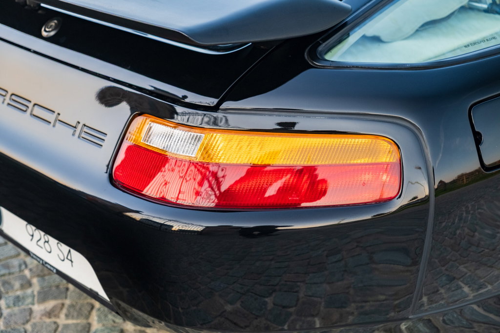 Porsche 928 S4