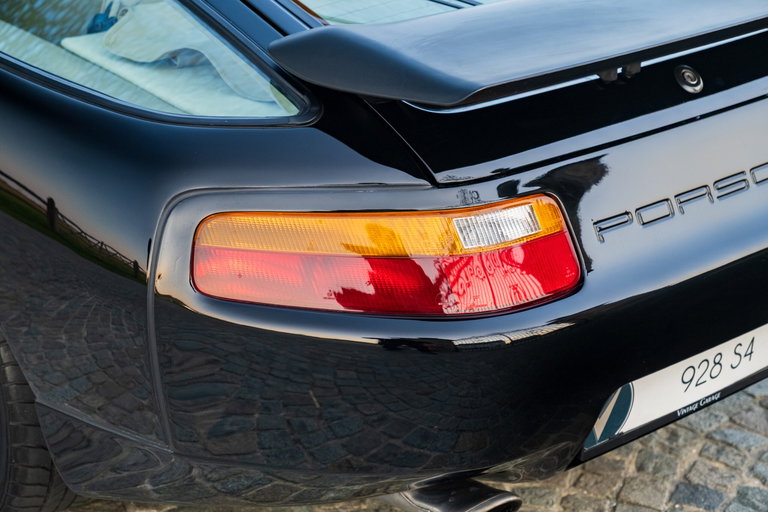 Porsche 928 S4