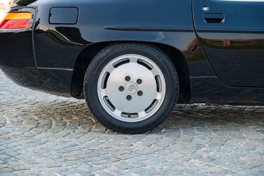 Porsche 928 S4
