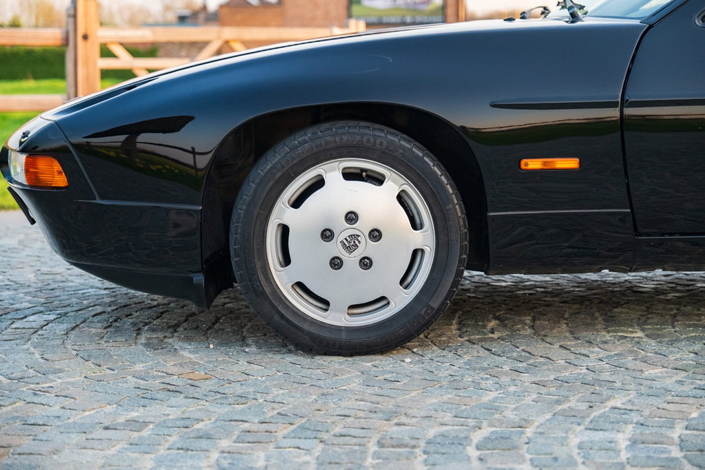 Porsche 928 S4