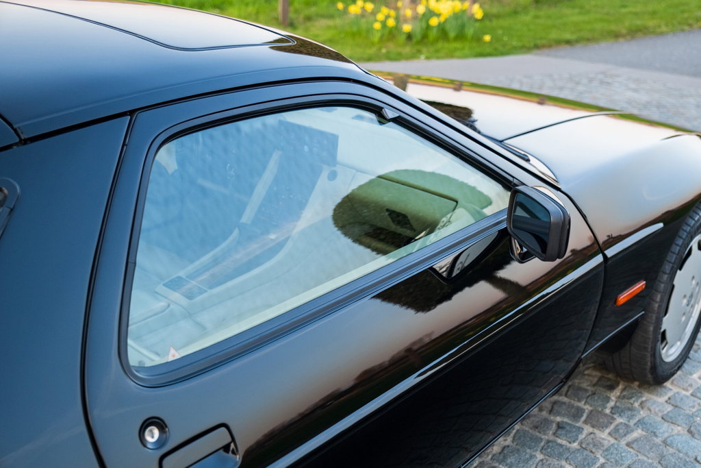 Porsche 928 S4