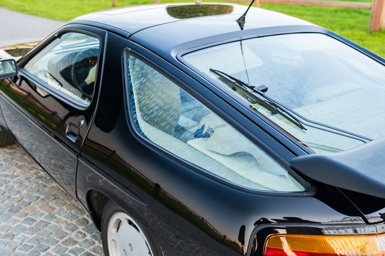 Porsche 928 S4