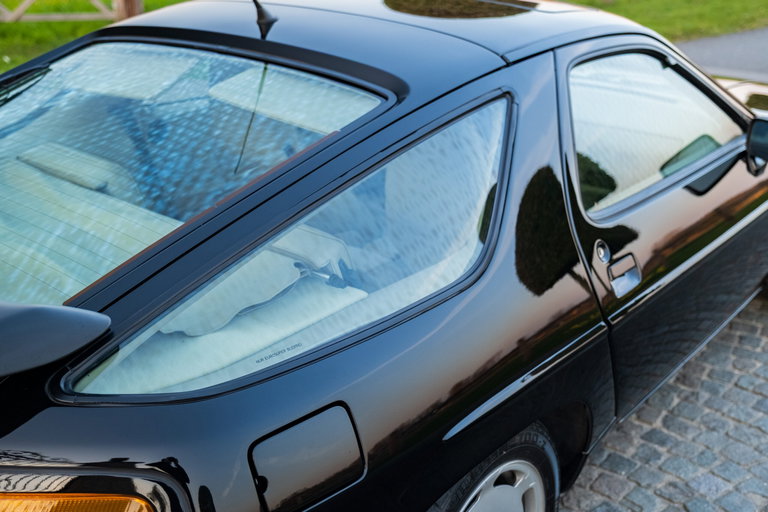 Porsche 928 S4