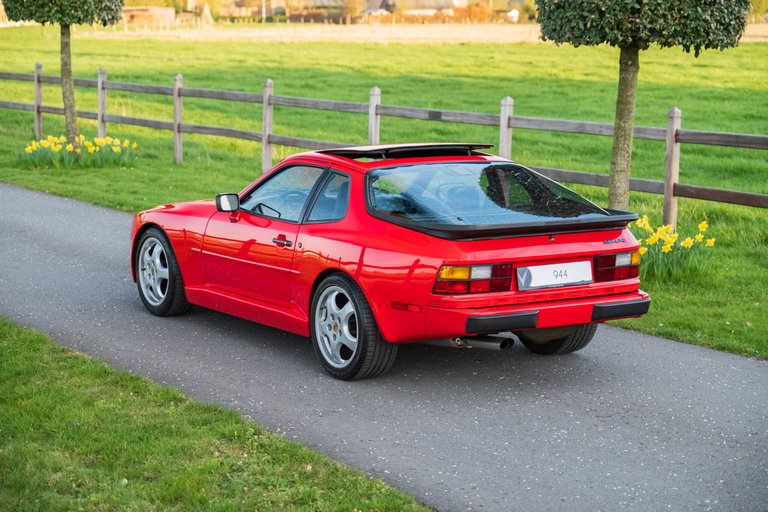 Porsche 944 Coupé