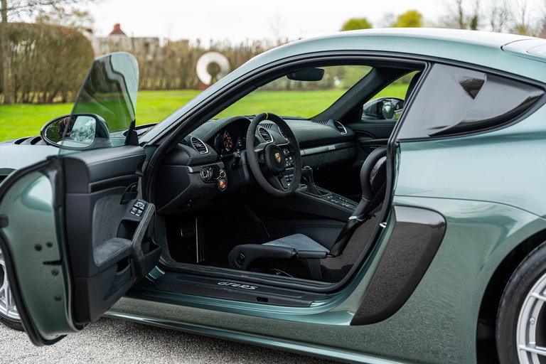 Porsche 718 Cayman GT4 RS