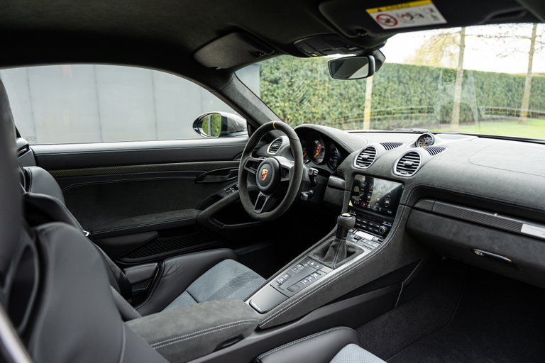 Porsche 718 Cayman GT4 RS