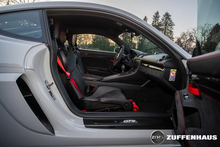 Porsche 718 Cayman GT4