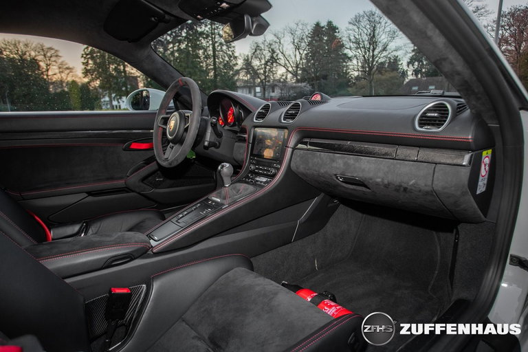 Porsche 718 Cayman GT4