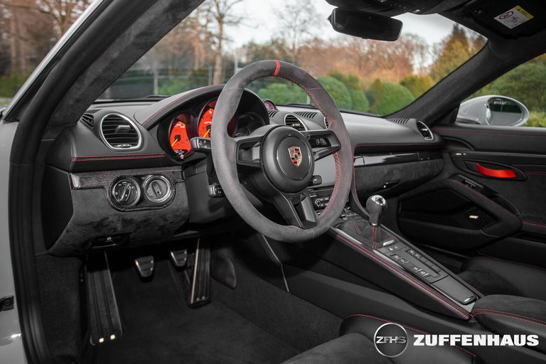 Porsche 718 Cayman GT4