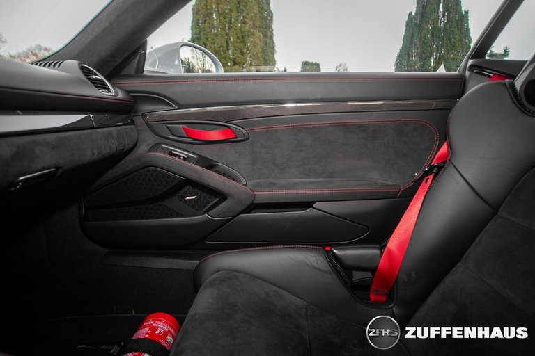 Porsche 718 Cayman GT4