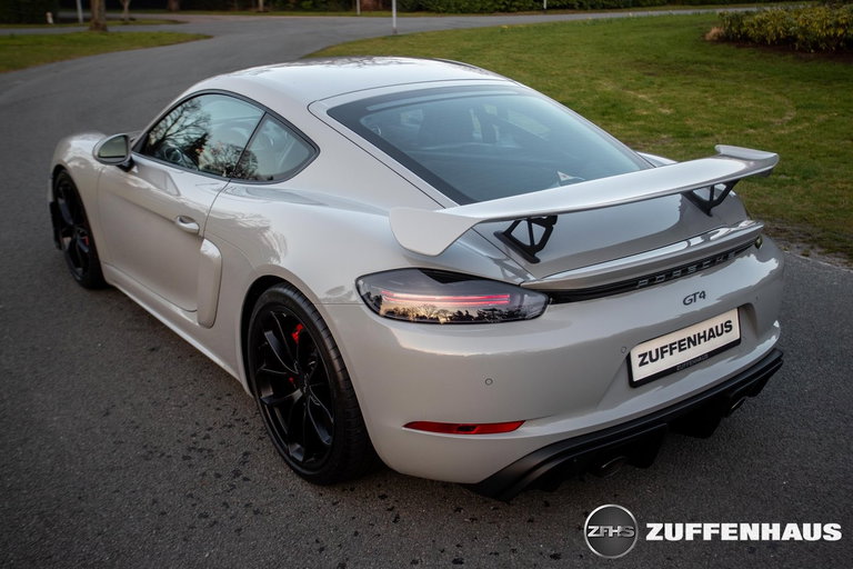Porsche 718 Cayman GT4