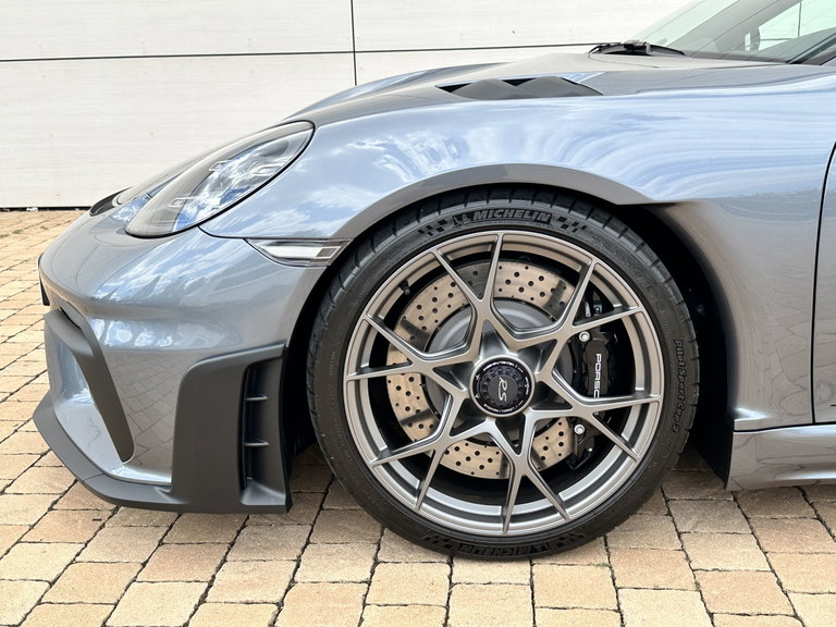 Porsche 718 Spyder RS