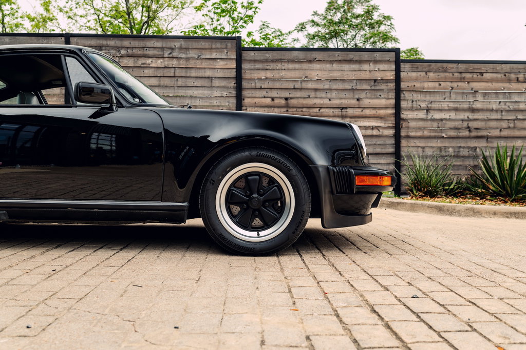 Porsche 911 Turbo 3.3 (US)