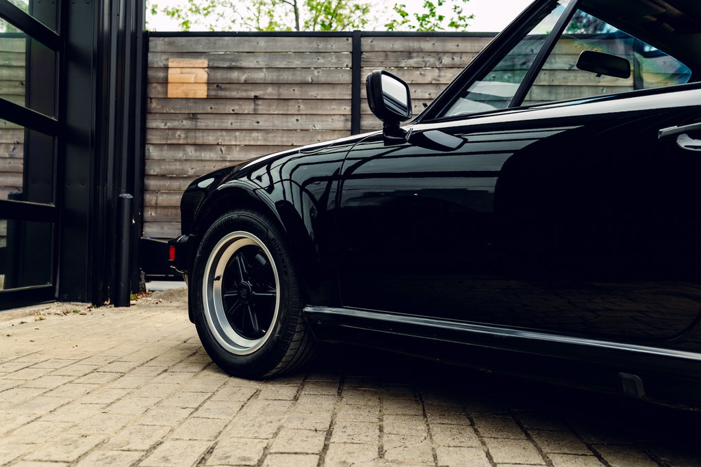 Porsche 911 Turbo 3.3 (US)