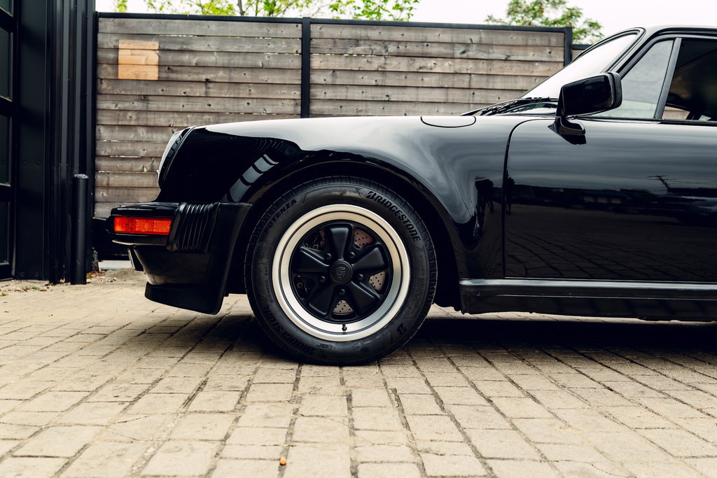 Porsche 911 Turbo 3.3 (US)