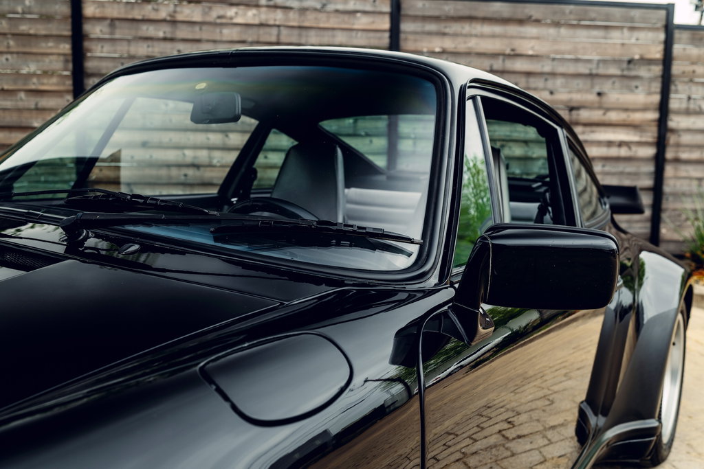 Porsche 911 Turbo 3.3 (US)