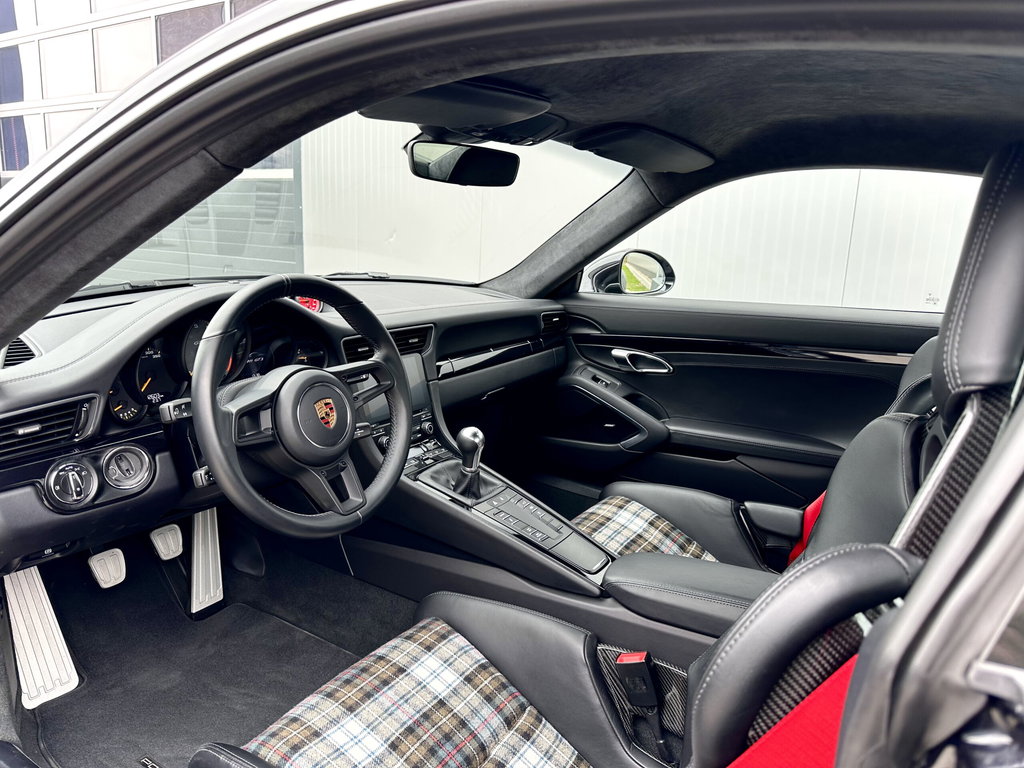 Porsche 991.2 GT3 Touring