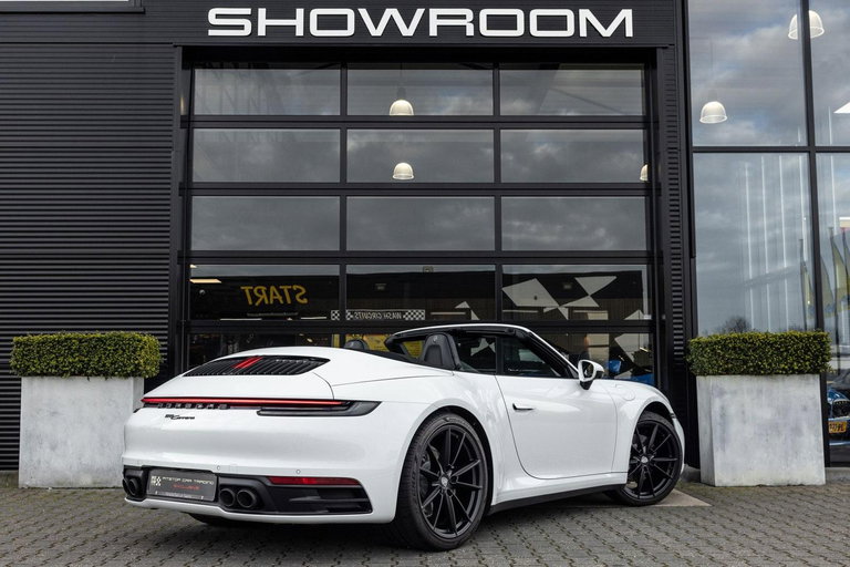 Porsche 992 Carrera