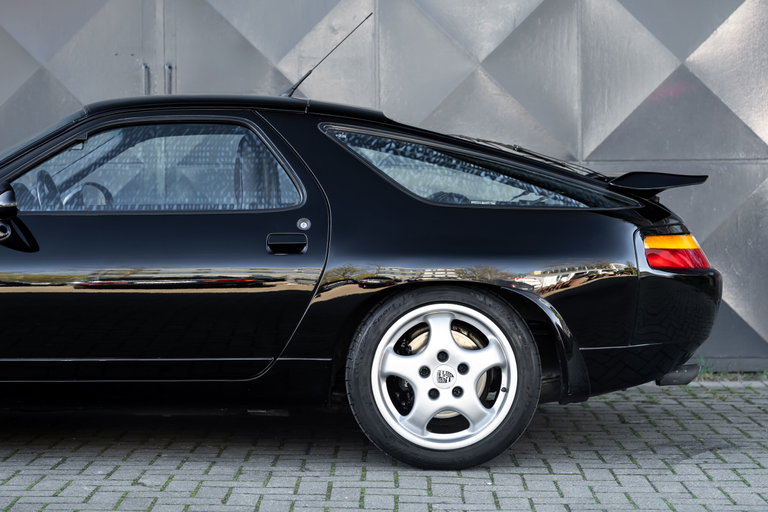 Porsche 928 GTS