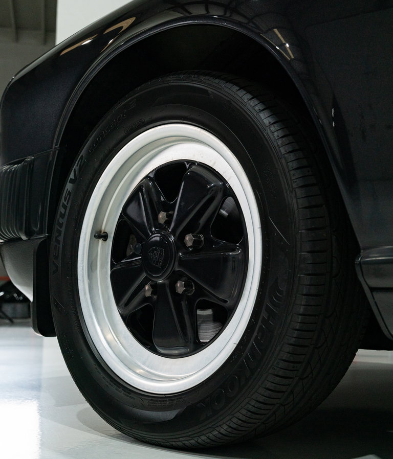 Porsche 911 Carrera 3.2 “25 Jahre 911”