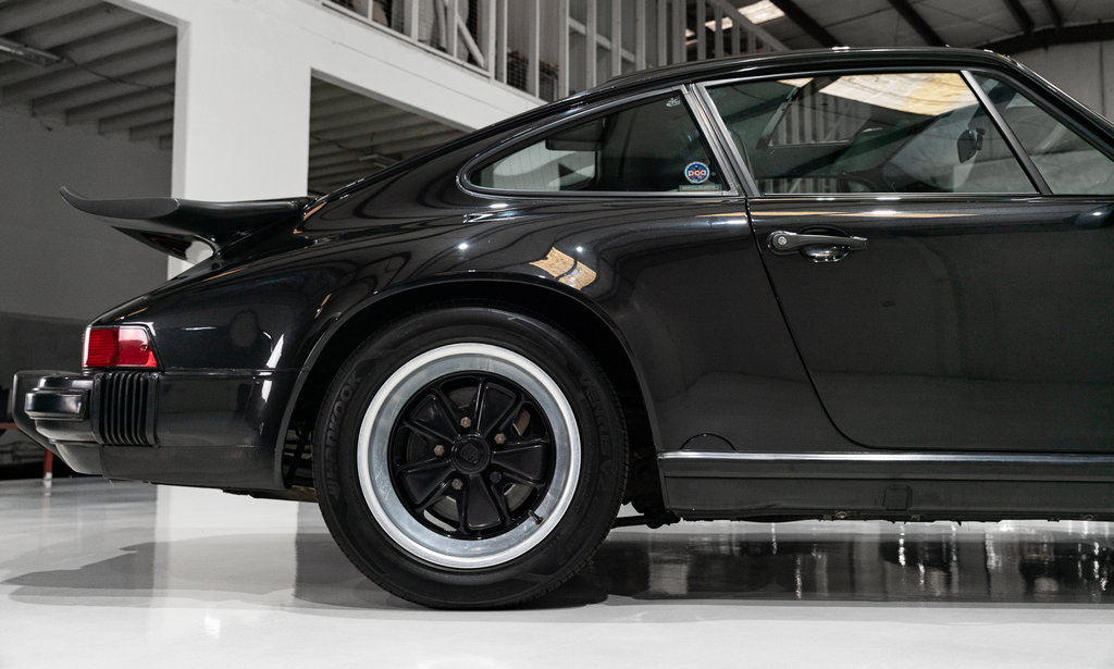 Porsche 911 Carrera 3.2 “25 Jahre 911”