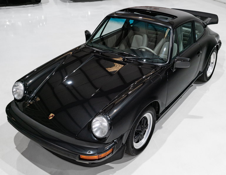Porsche 911 Carrera 3.2 “25 Jahre 911”