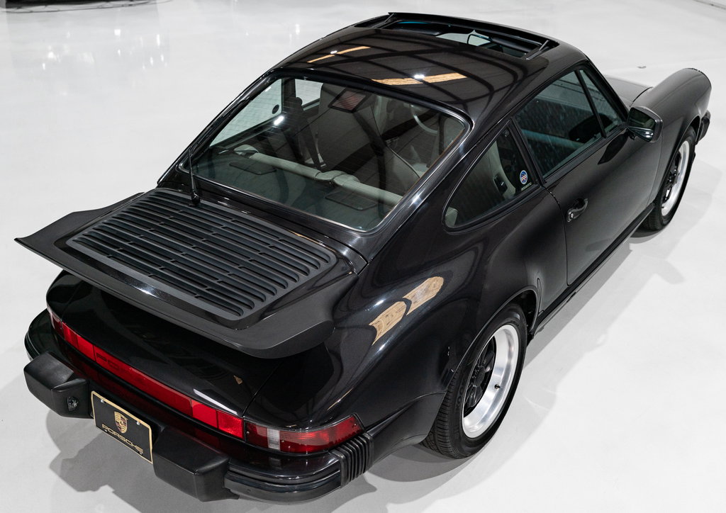 Porsche 911 Carrera 3.2 “25 Jahre 911”