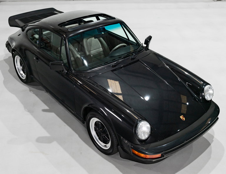 Porsche 911 Carrera 3.2 “25 Jahre 911”