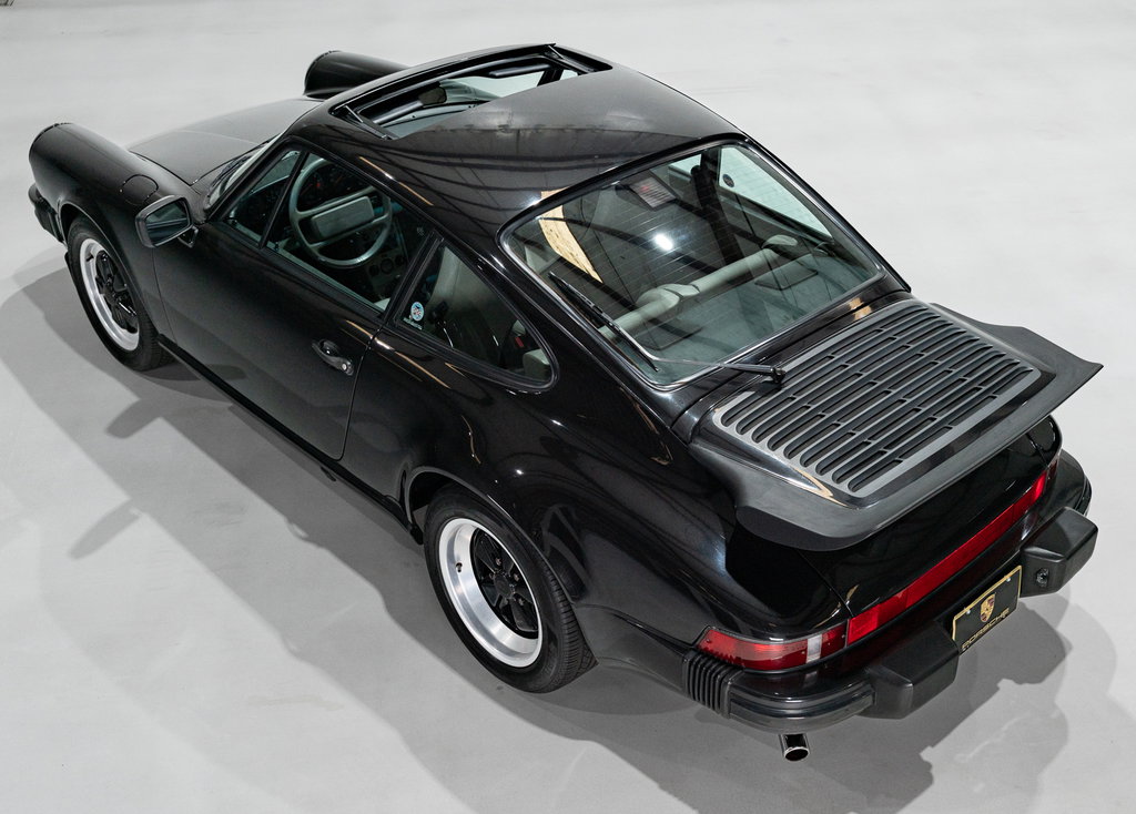 Porsche 911 Carrera 3.2 “25 Jahre 911”