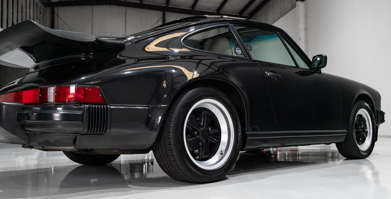 Porsche 911 Carrera 3.2 “25 Jahre 911”