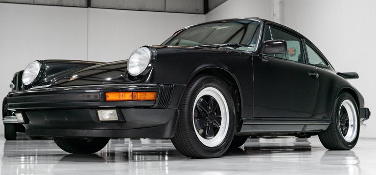 Porsche 911 Carrera 3.2 “25 Jahre 911”