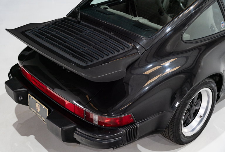 Porsche 911 Carrera 3.2 “25 Jahre 911”
