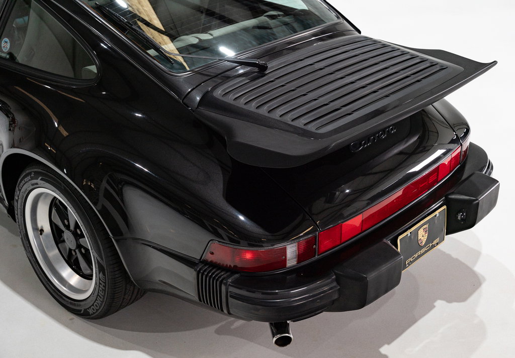 Porsche 911 Carrera 3.2 “25 Jahre 911”