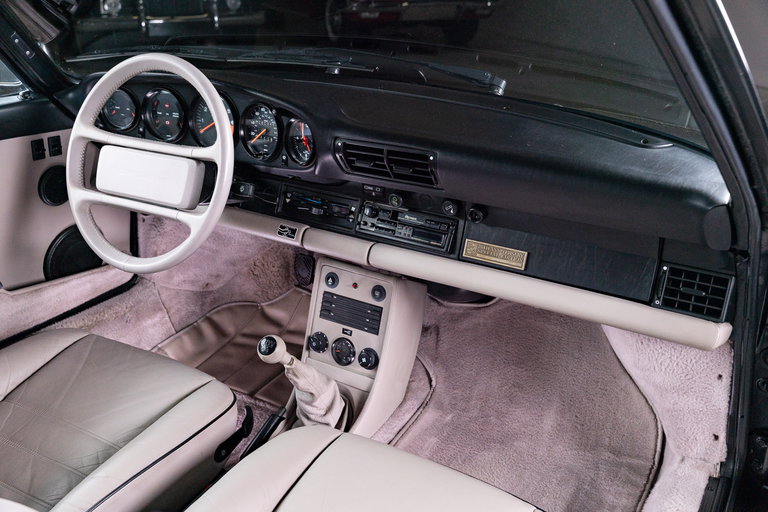 Porsche 911 Carrera 3.2 “25 Jahre 911”