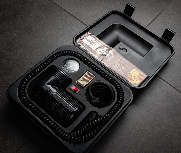 Porsche 911 Carrera 3.2 (US)