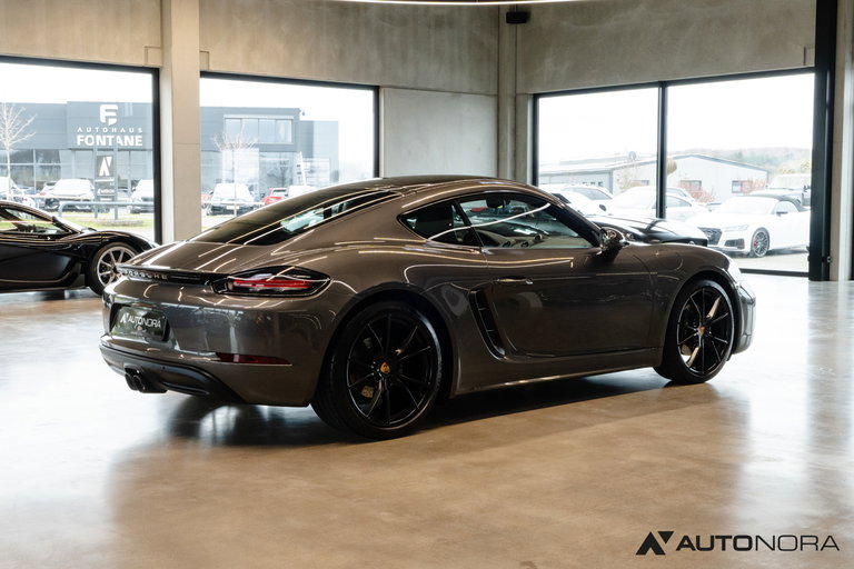 Porsche 718 Cayman