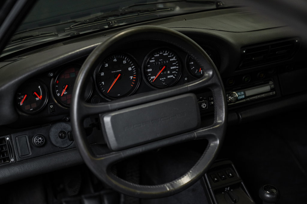 Porsche 964 Carrera 4