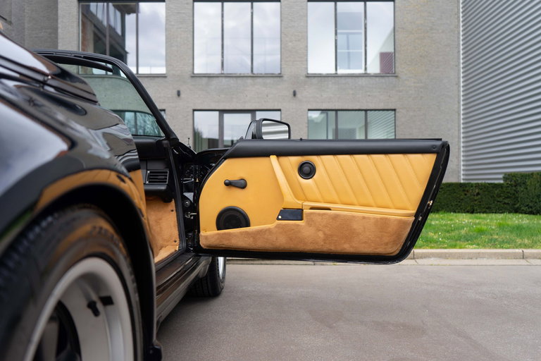 Porsche 911 Carrera 3.2 Speedster (US)