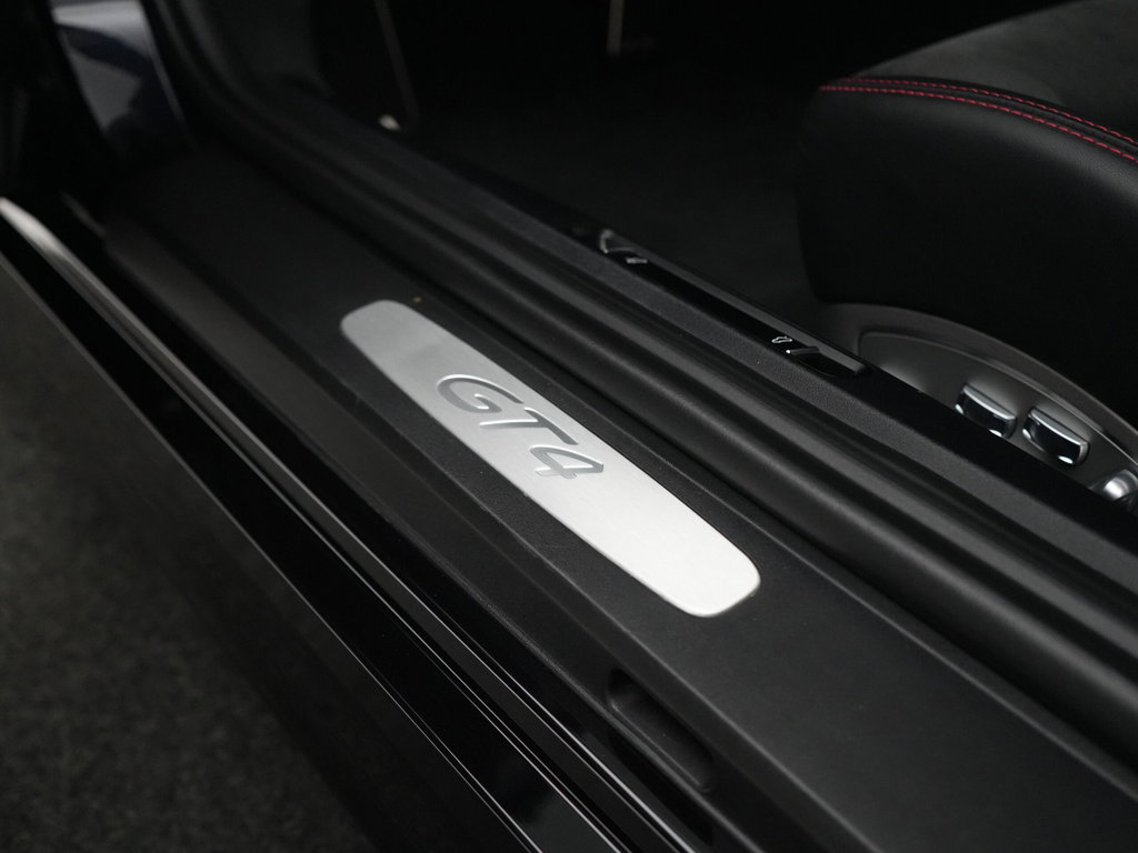 Porsche 981 Cayman GT4