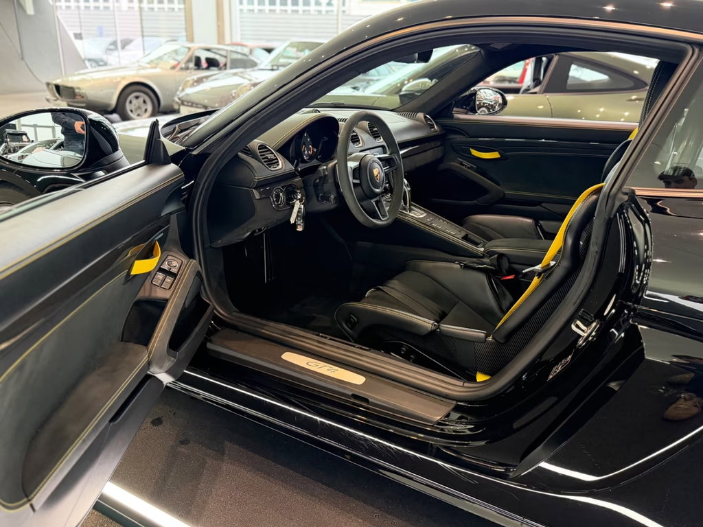 Porsche 718 Cayman GT4