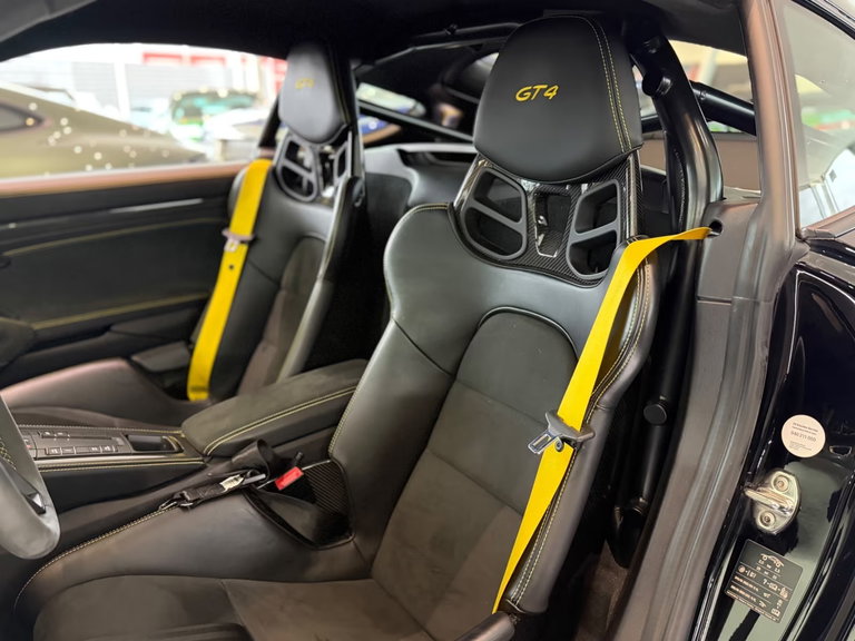 Porsche 718 Cayman GT4